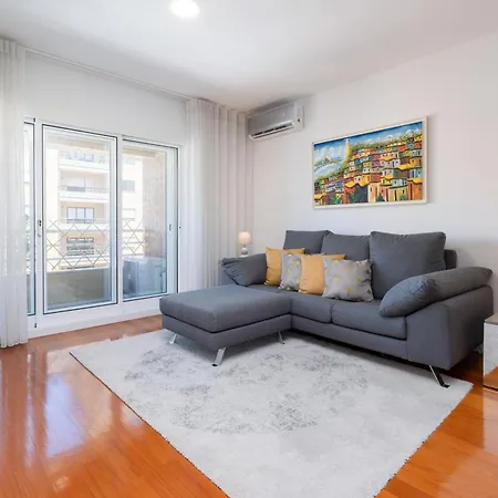 Stunning Trendy Flat W Balcony - Matosinhos *