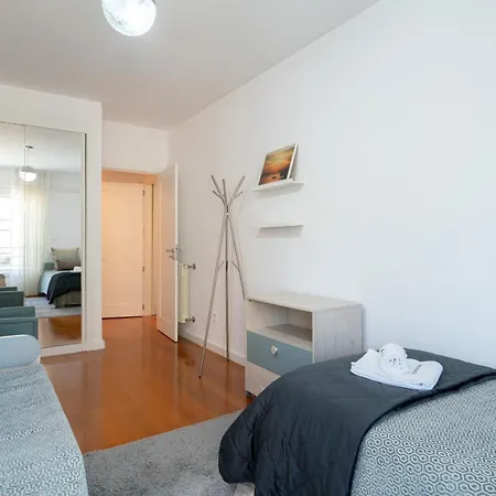 Stunning Trendy Flat W Balcony - Matosinhos *