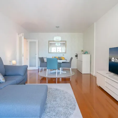 Stunning Trendy Flat W Balcony - Matosinhos *